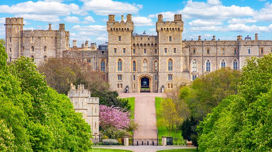 10 Castles in England: From Medieval Fortresses to Mansions