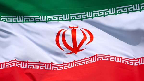 What Language Does Iran Speak? About Farsi, Persian, and Regional Dialects