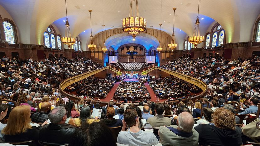 The Largest Churches in America Draw Stadium-Like Crowds | HowStuffWorks