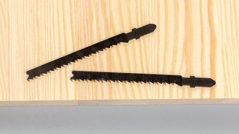 High-carbon steel saw blades