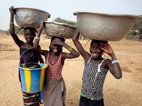 Nigerian women carrying water