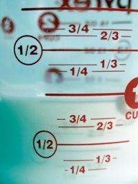 Measuring cup to determine size of slow cooker