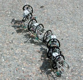 第三代模型snakebot正在开发的火星探索”width=