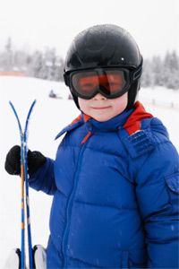 Kid with short skis