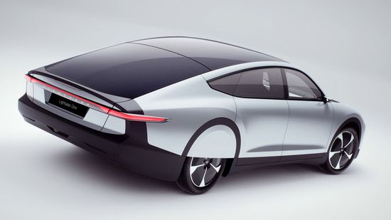 太阳能电池板正在慢慢地让他们的汽车