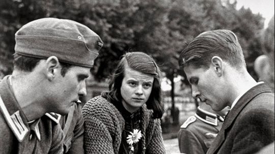 索菲·斯科尔（Sophie Scholl）的启发性，悲惨的故事，他反抗希特勒的学生“border=