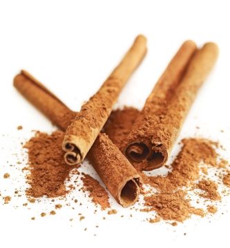 cinnamon sticks and ground cinnamon