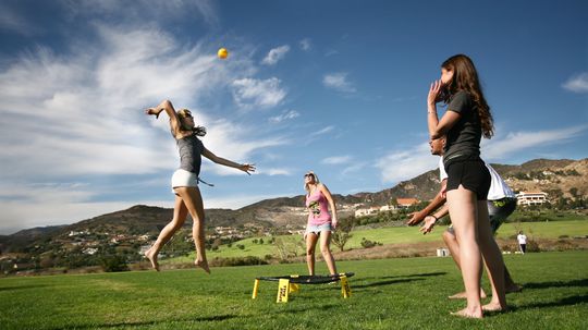 18新利最新登入Spikeball如何工作＂border=