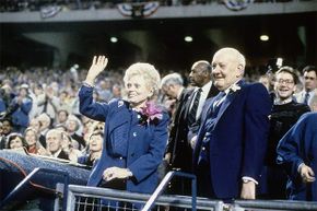 The owner of the Kansas City Royals, Ewing Kauffman, and his wife Muriel waved to the fans prior to the start of a World Series game in 1985. Later that year, ballplayers began suspecting team owners of collusion to keep salaries down.