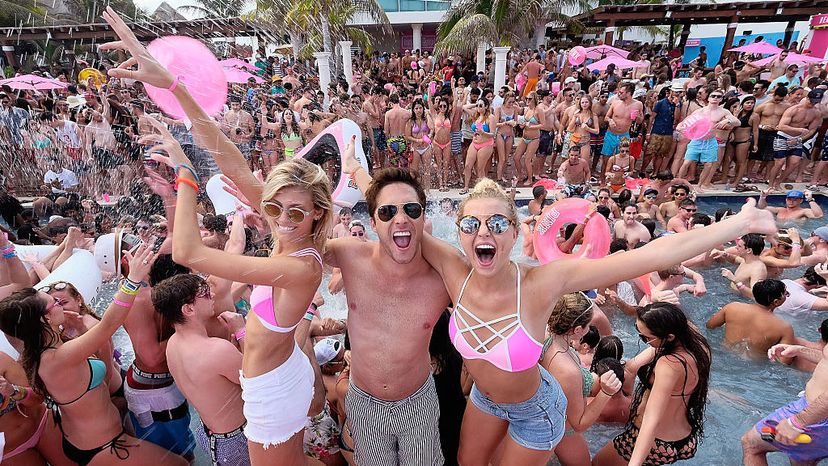 Devon Windsor, Diego Boneta and Rachel Hilbert, spring break Mexico