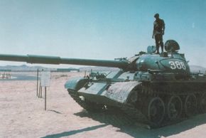 T-62主战坦克在20世纪60年代、70年代和80年代在中东与叙利亚和埃及军队进行了广泛的作战。＂border=