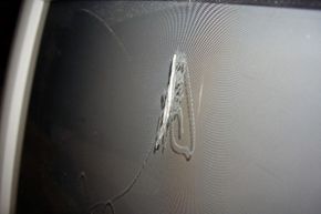在使用CRT上旋转工具的切割附件大约10分钟后，作者最终放弃了。＂border=