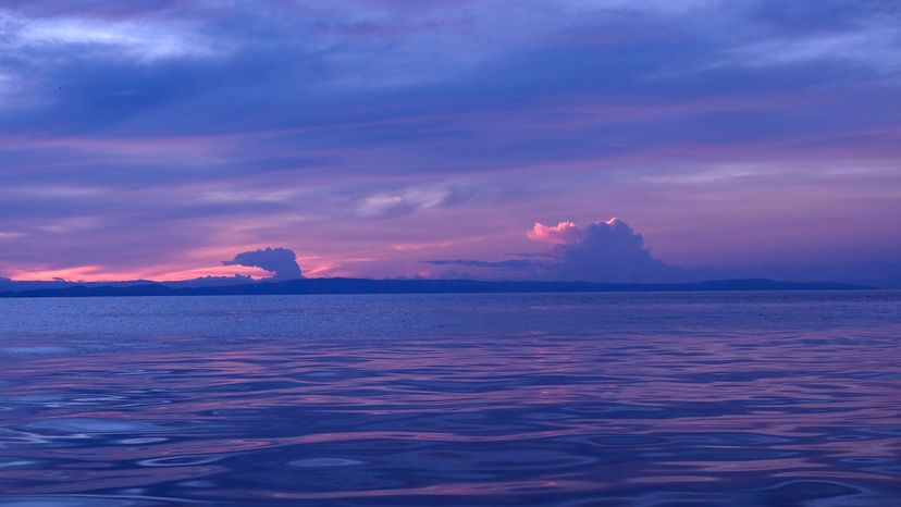 水下奇观：世界八大深湖排行榜，贝加尔湖居首！-豁天游|活田酉 一个专门分享有趣的信息，激发人们的求知欲。