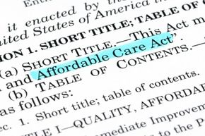 实际的《合理医疗费用法案》(Affordable Care Act)是一份冗长而复杂的文件，大多数人不太可能读完完整版。＂border=