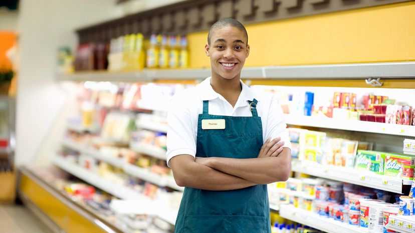 teen working at grocery
