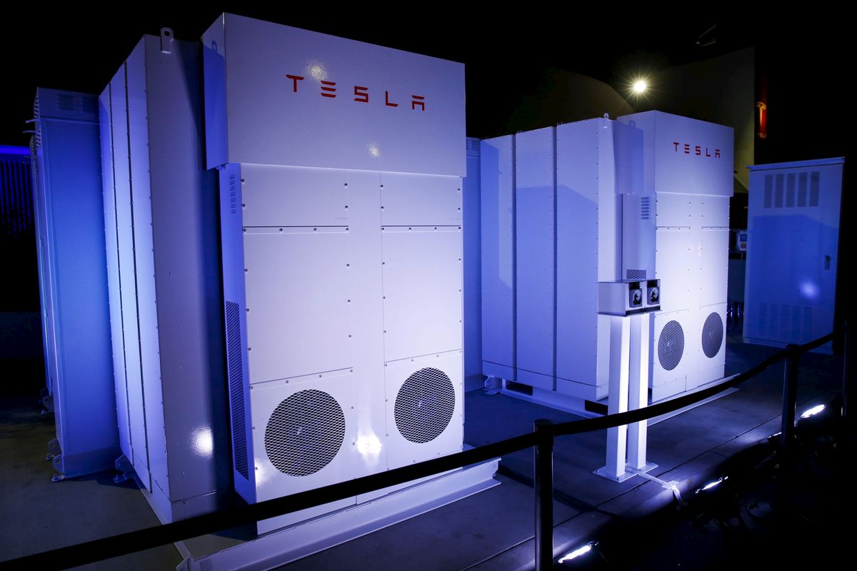 Tesla solar deals power battery cost