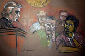在这幅艺术家的作品中，2003年12月3日，纽约州布法罗的美国地方法院，穆克塔尔·巴克里(右)和辩护律师约翰·马洛伊(中)出现在法官威廉·斯克里特尼(左)面前＂border=