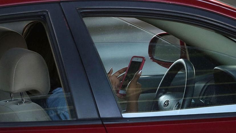 using smartphone behind wheel