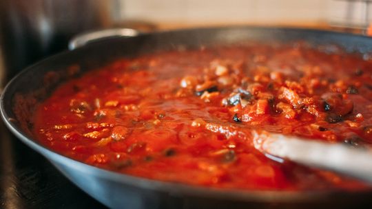 How Do You Thicken Homemade Tomato Sauce?