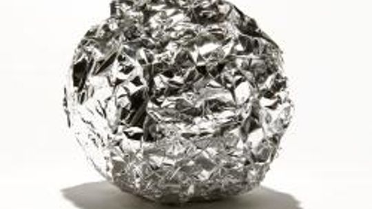 Biting on aluminum foil can be painful. Why?