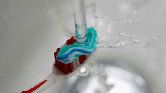 漱口和吐痰:牙膏的历史＂class=