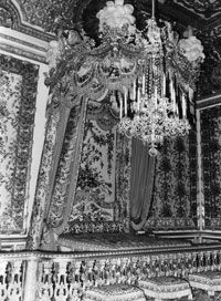 Marie Antoinette's royal bedchamber. Maybe they had stage fright in such ornate surroundings.