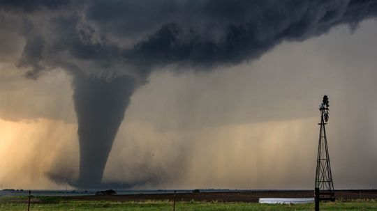What's the Difference Between a Tornado Watch and a Warning?