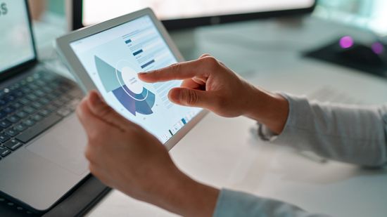 How do touch-screen monitors know where you&rsquo;re touching?