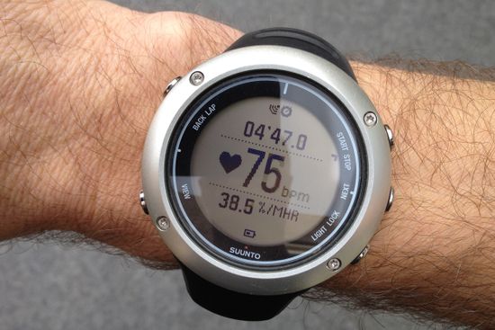 How can a bracelet track your heart rate?