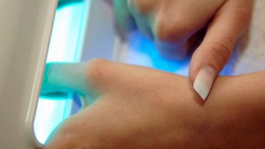 How UV Lights Dry Nails