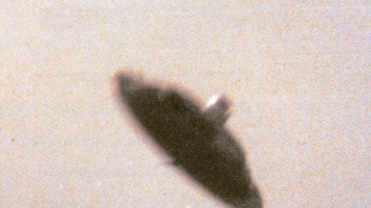 赤裸裸的外星人”width=