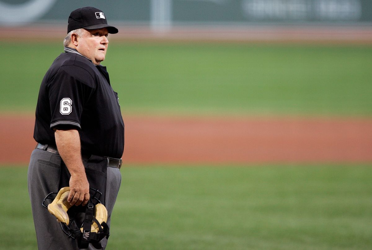 MLB umpires on planes with teams? How could that possibly go wrong