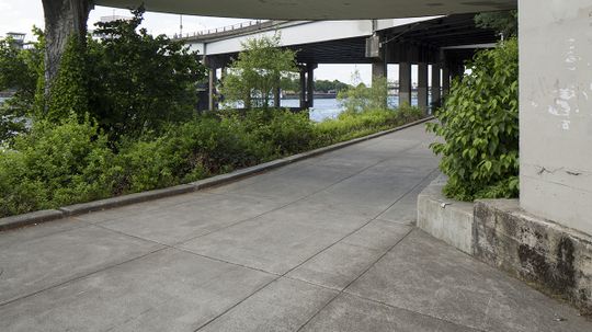 龙卷风时地下通道安全吗?＂width=