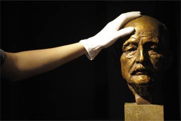 Max Planck bust