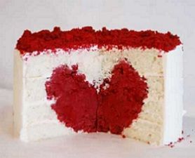 一个充满爱的情人节蛋糕。”border=