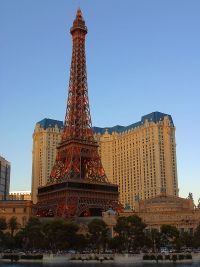 That's Incredible: Watch parachuter jump off of Vegas' Eiffel