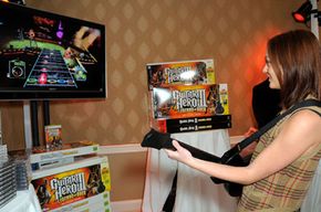 女演员Leighton Meester发行后检查了新的Guitar Hero III。“border=