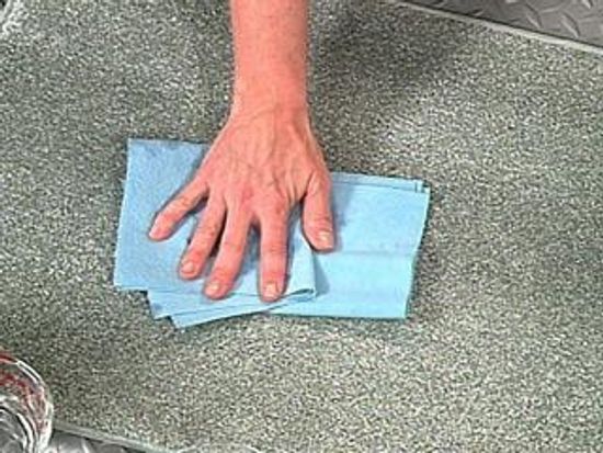 我应该雇人来铺地毯吗?＂class=