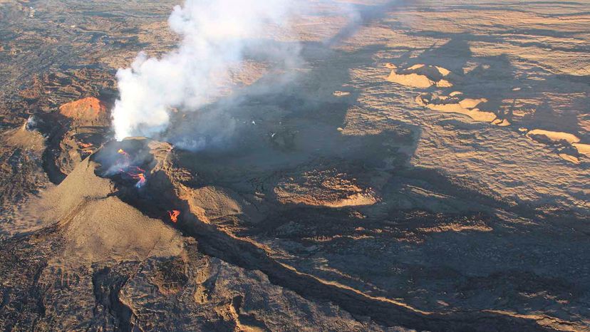 莫纳罗亚火山爆发＂width=