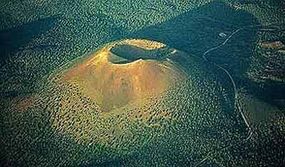 日落火山口、火山渣锥火山在亚利桑那州”border=