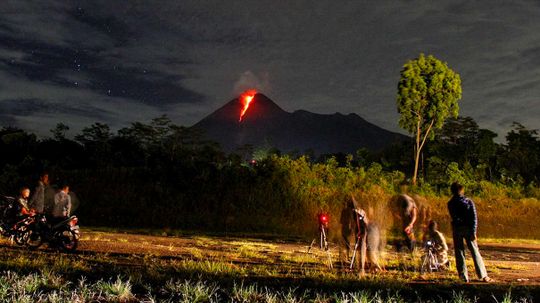 几个世纪的火山死亡统计数据，新分析为您的阅读乐趣“border=