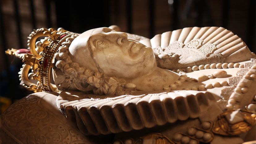 tombs inside westminster abbey