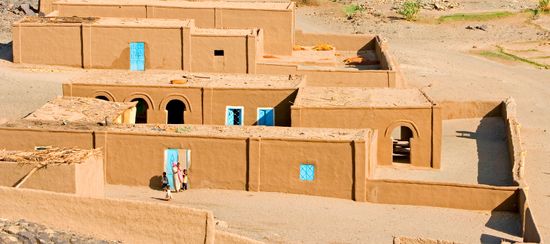 路上,苏丹:融合了历史、文化和地理”class=