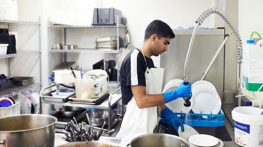 Would a Restaurant Really Make You Wash Dishes If You Can't Pay the Bill?