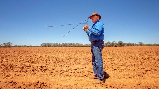 水“女巫”让科学与民间传说对抗，寻找地下水”class=