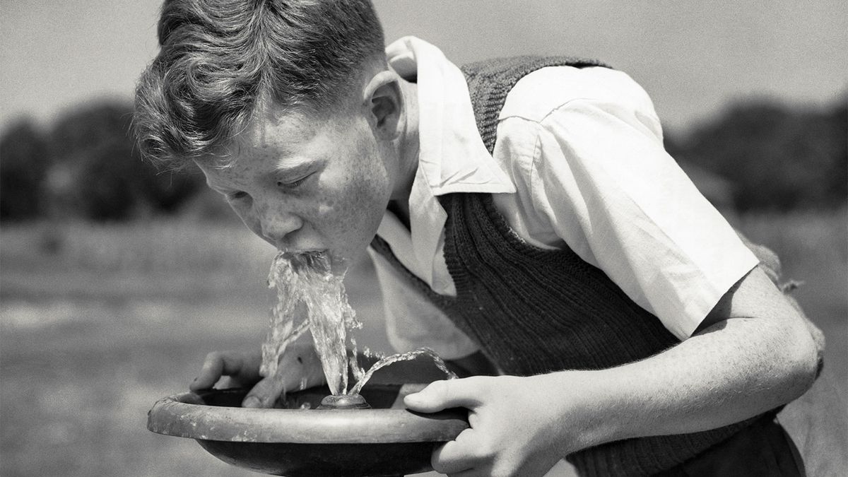 Where Have All the Water Fountains Gone? Here's Why We Should Bring