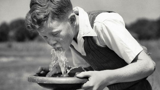 Where Have All the Water Fountains Gone? Here's Why We Should Bring Them Back