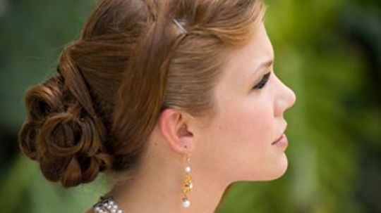 A Bride's Guide to Taking Down Her Wedding Updo
