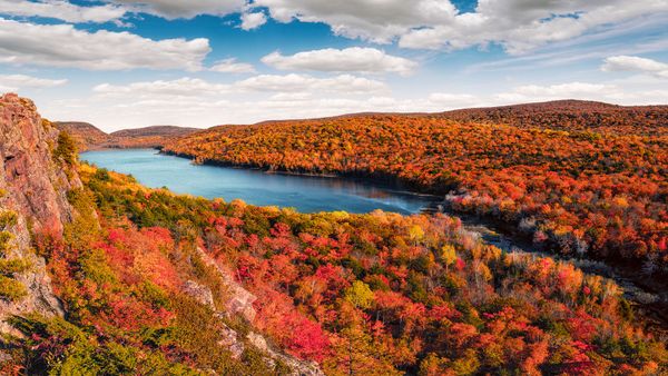 Lake of the Clouds, Porcupine Mountains in Fall Color, Upper Michigan Peninsula.