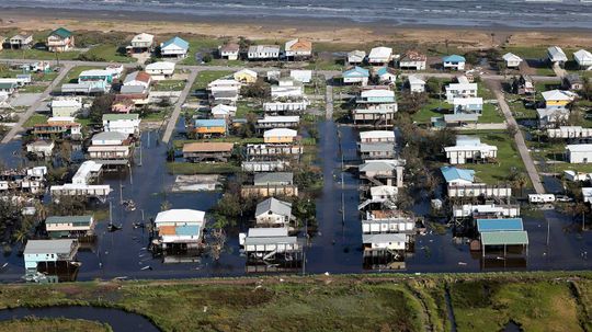 沿海湿地是自然界的“免费”解决方案,猛烈的洪水”border=